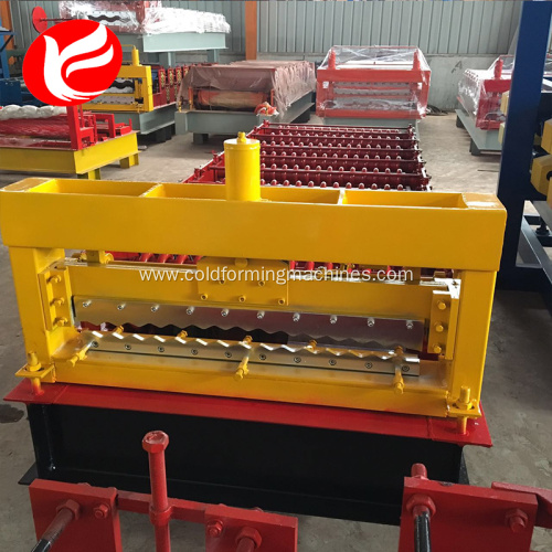 Color steel corrugated roof plate roll forming machine